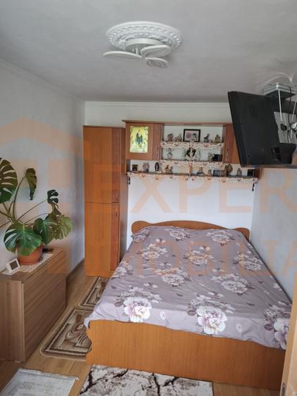 Apartament 2 camere de vânzare în zona Km 4-5 – mobilat, etaj intermediar