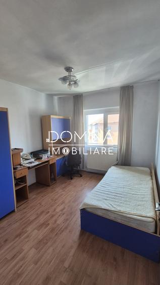 Vânzare apartament 3 camere, în Tg. Jiu, strada 22 Decembrie 1989 - zona 8 Mai
