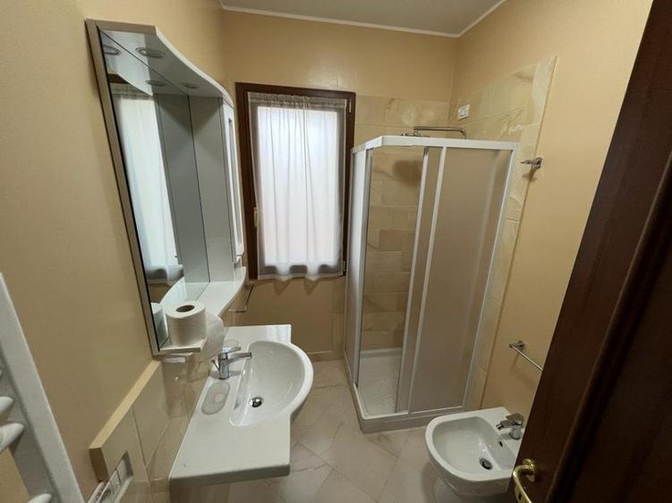 Apartament 3 camere 2 bai intrare Mamaia pe partea cu marea Mobilat utilat Lux