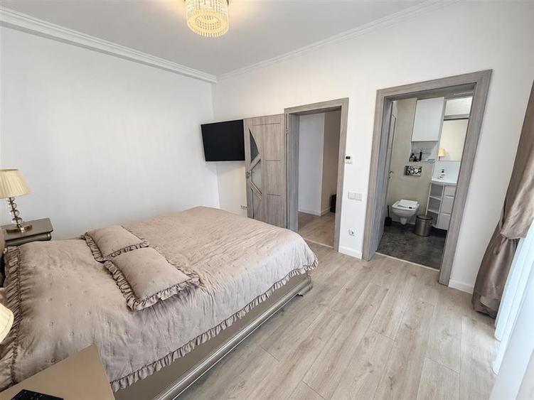 Apartament de LUX cu 4 camere 2 bai si 2 parcari in Cartier Deventer