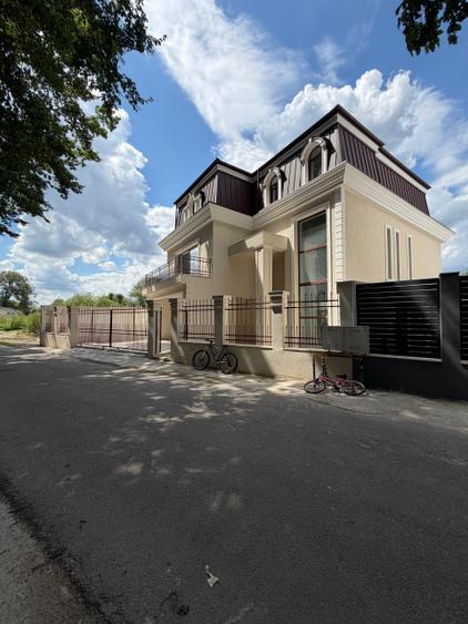 Vila premium cu acces la Lacul Snagov, langa padure, piscina si ponton