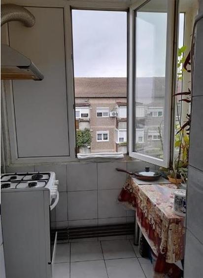 3 camere decomandat zona Lipovei