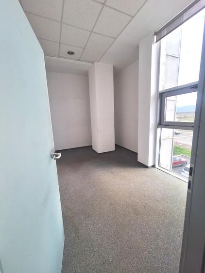 De inchiriat spatiu comercial zona Shopping City