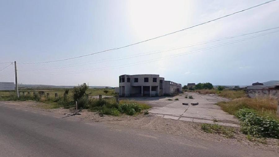 Ungheni - Mures, Teren industrial  24,600 mp si Cladiri demolabile