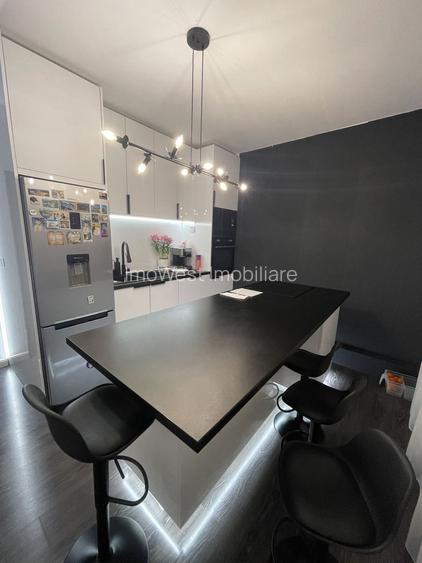 Casa S+P+E+M | 605 mp utili | 10 camere | 3 bucatarii | 4 bai | 3 terase | Garaj
