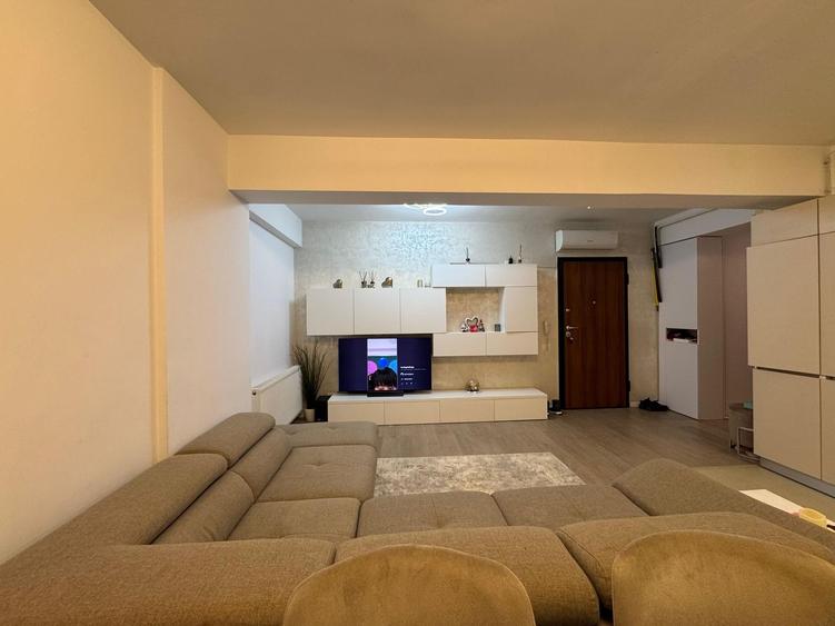 3 CAMERE + CURTE 76mp || SISESTI - BANEASA