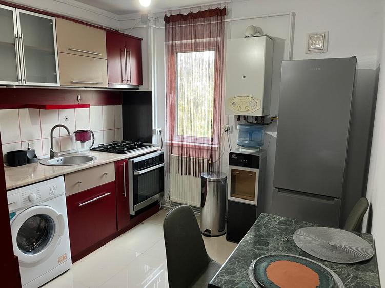 Apartament 2 camere,  zona Cantemir - Podu de Piatra