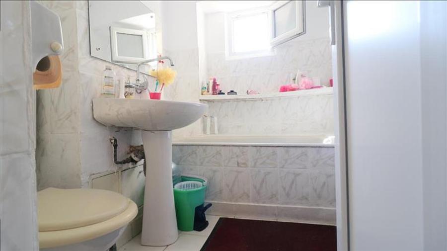 Apartament de 3 camere decomandat, etaj 3, 2 bai - Pacurari