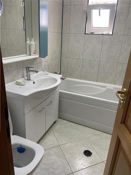 Apartament 4 camere Focsani , zona b- dul Independentei , suprafata generoasa 85