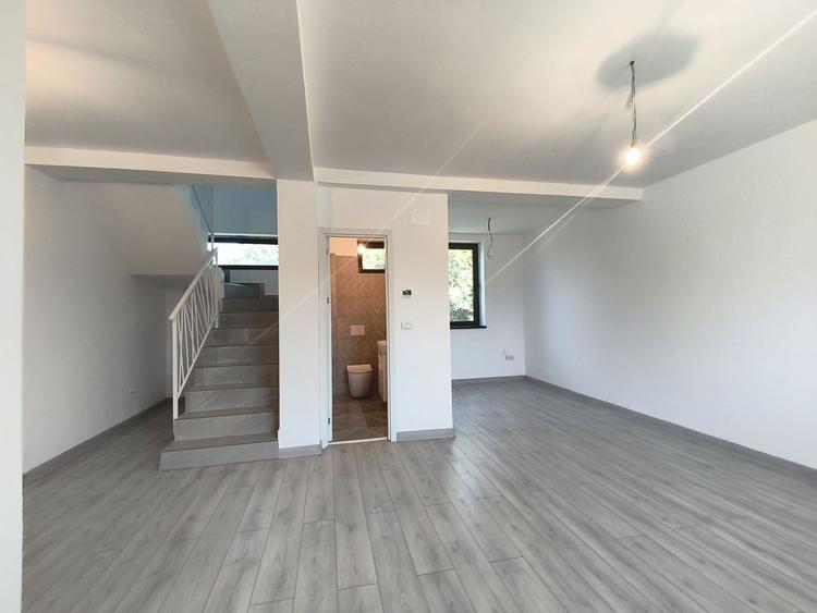 Casa noua la gata in Viile Noi, 4 camere, 3 bai, beci, 2 balcoane.