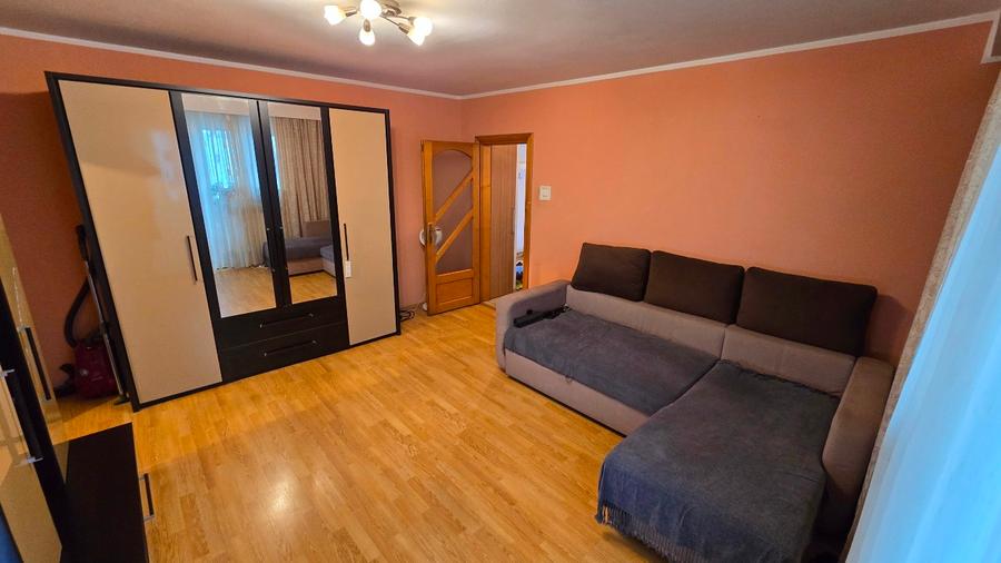 Apartament et2 din 4centrala Craiovita zona Cinematograf