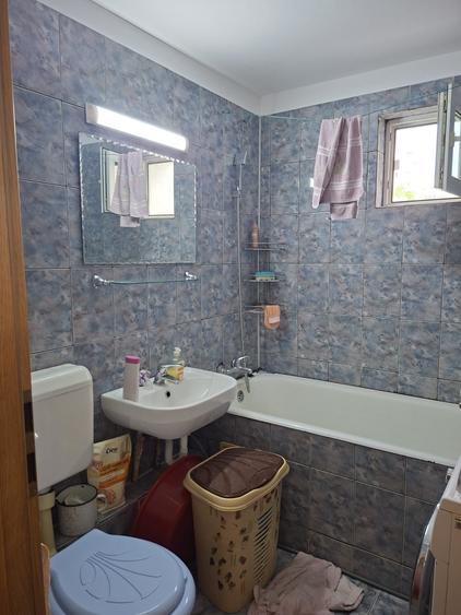 VANZARE AP 3 CAMERE