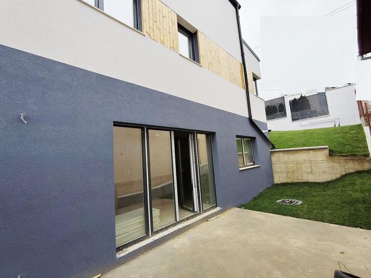 Casa cuplata, noua, intr-o zona de case- linistita,in Dambul Rotund