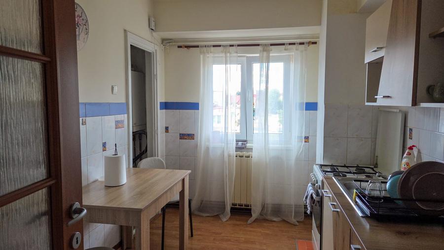 Se inchiriaza o camera intr-un apartament cu 2 camere aproape de FSEGA