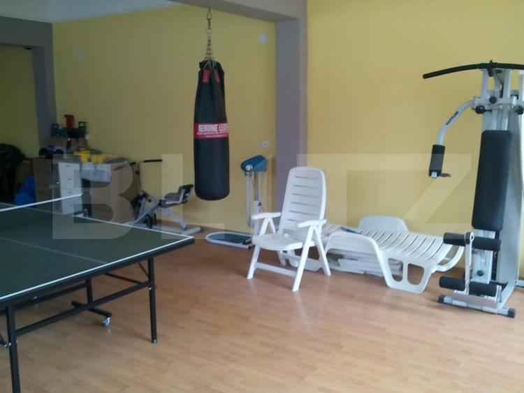 Casa de vanzare cu 3 camere, avand suprafata de 168 mp situata in Oradea