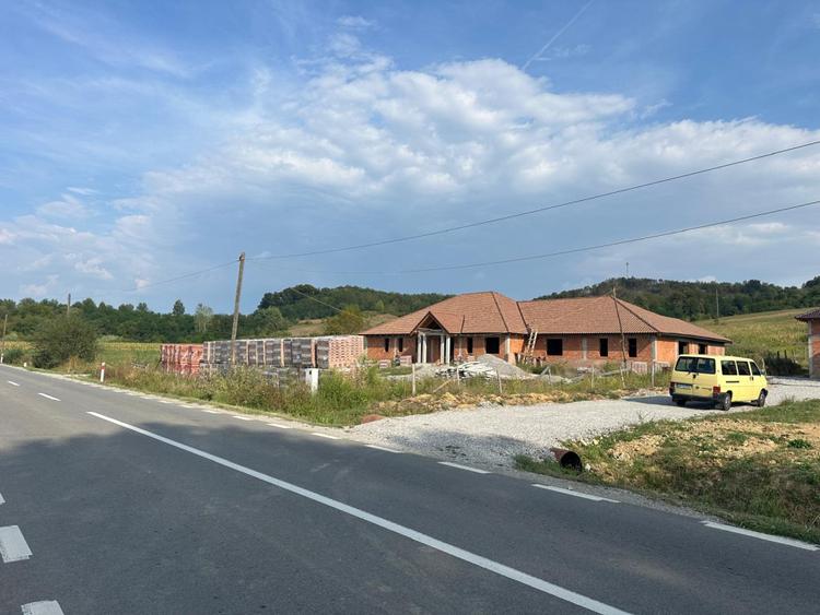 Teren si Constructie de Vanzare, la 40 km de Oradea, Bihor