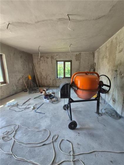 Casa individuala - la gri - toate utilitatile