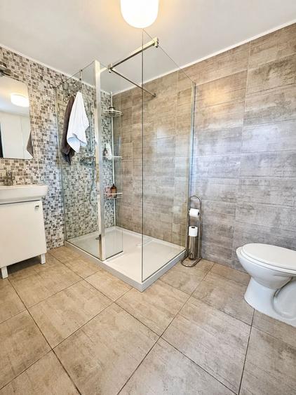 Vila cu 6 camere 4 bai, zona Spitalul Judetean, cu spa, garaj, beci