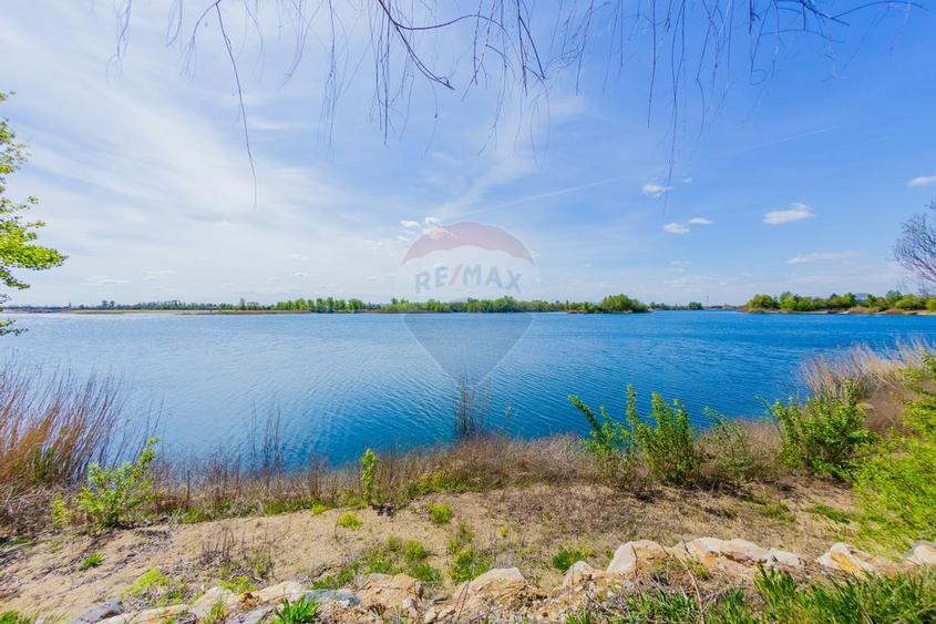 DOMENIU DE LUX DE VANZARE IN APA NORD cu deschidere la lac