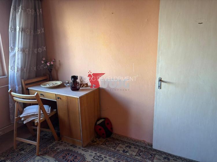 Apartament 3 camere -Complexul Studentesc -etaj 2 - 12