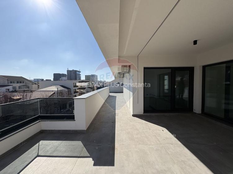 Casă / Vilă cu 8 camere de închiriat în zona Faleza Nord - 4