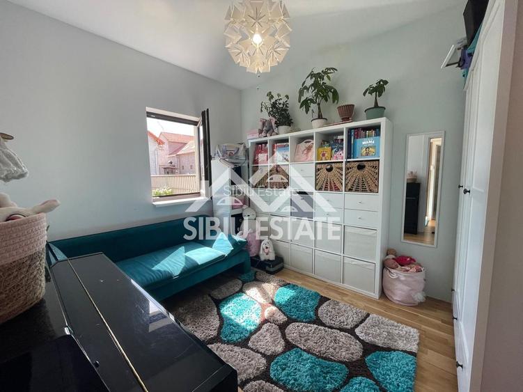 Duplex elegant cu 5 camere, 2 bai, curte in Cristian - 31