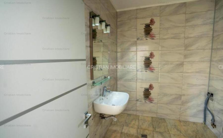 Vila cu Piscina  P+2  487mp utili, teren 300mp, zona rezidentiala - 17