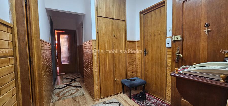 Vand apartament de 3 camere,decomandate ,confort 1 situat pe str.Uzinei - 9