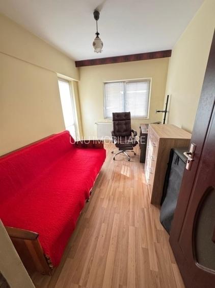 Etaj 2 - 4 camere decomandat - doua bai - doua balcoane - Dacia - 8