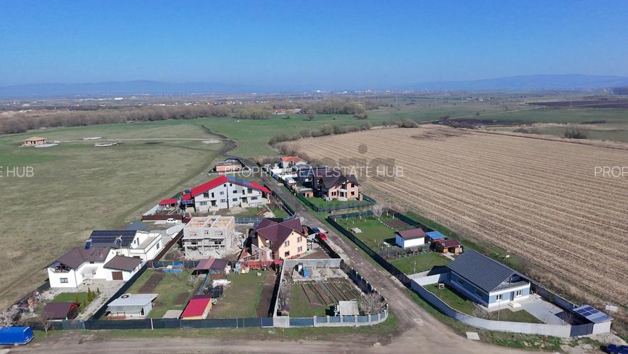 TEREN CU POTENȚIAL -LOCALIZAT LA INTERSECȚIA DRUMUL CU PLOPI -CASTELULUI -CRANGU - 3