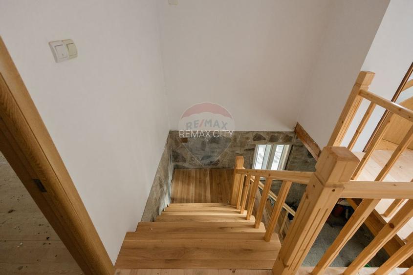 Casa si teren intravilan Tarcau - 12