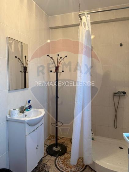 Casă / Vilă cu 8 camere de vânzare în zona Central - 16