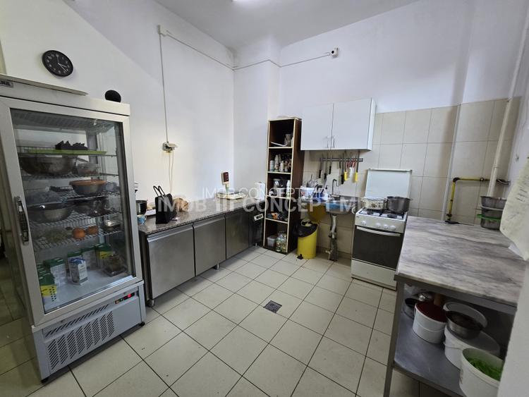 VANZARE SPATIU COMERCIAL -Parter, in zona 9 Mai - 2