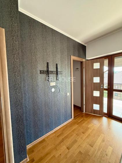 Apartament 3 camere de vanzare, Tractorul, parcare subterana - 2