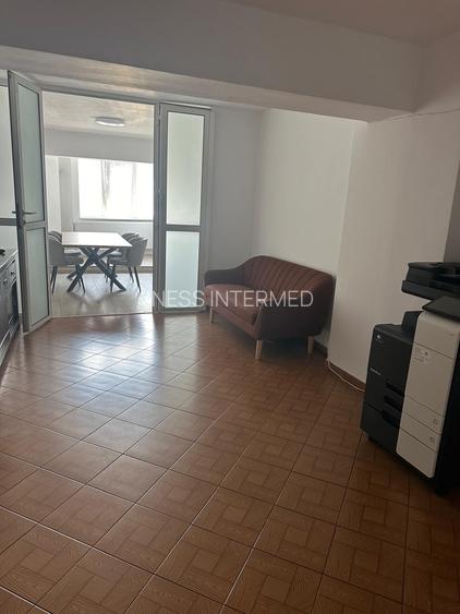 Unirii langa  Tribunalul nou - 2 camere+receptie - cu centrala proprie - etaj 2 - 3