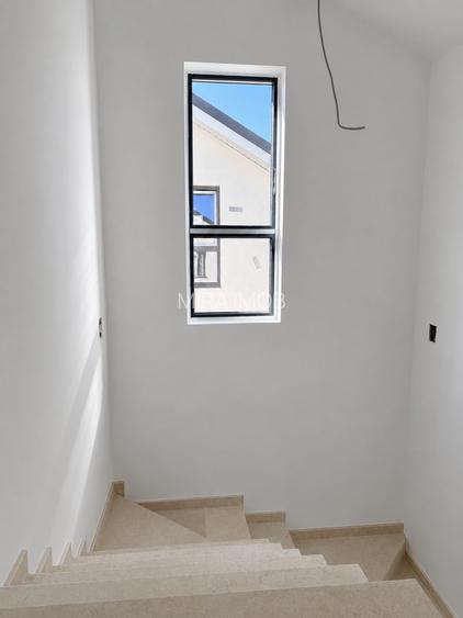 Casă individuală de vânzare | 3 dormitoare | 3 băi | Mansardă locuibilă | Teren - 11