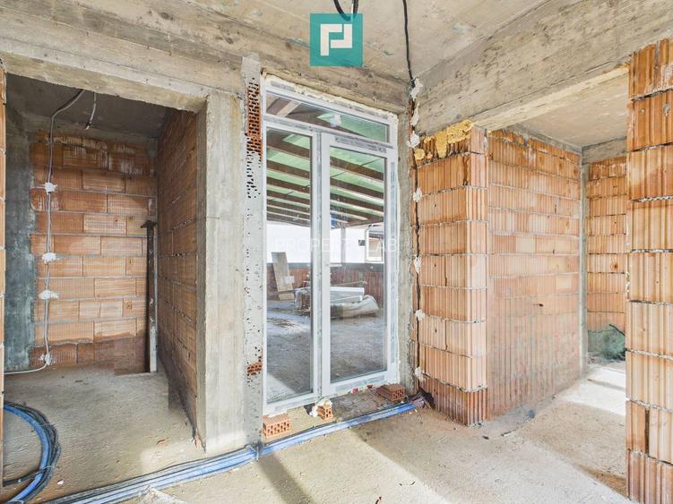 Penthouse cu terasă generoasă, în centrul Chișodei - 2