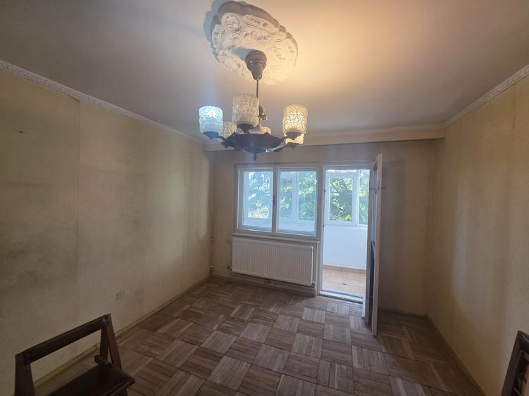 Apartament 2 camere Ciresica piata  90000 euro