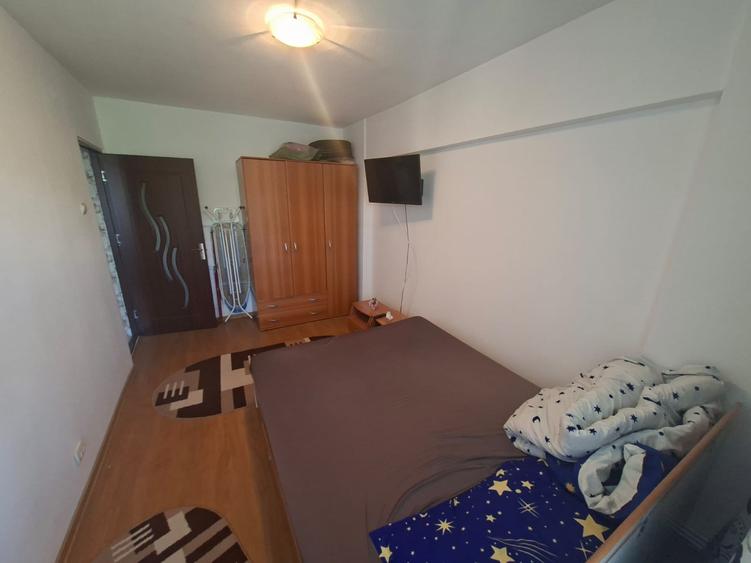 Apartament cu 3 camere, decomandat, etajul 4/8, zona Pacurari