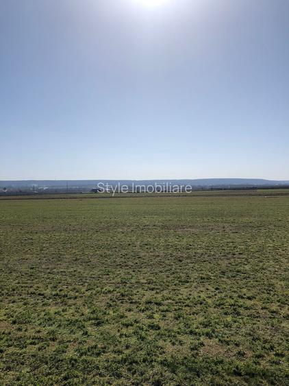 Teren 4.000mp strategic langa Pentarom & Dacia-Renault l Acces DN73 - 4