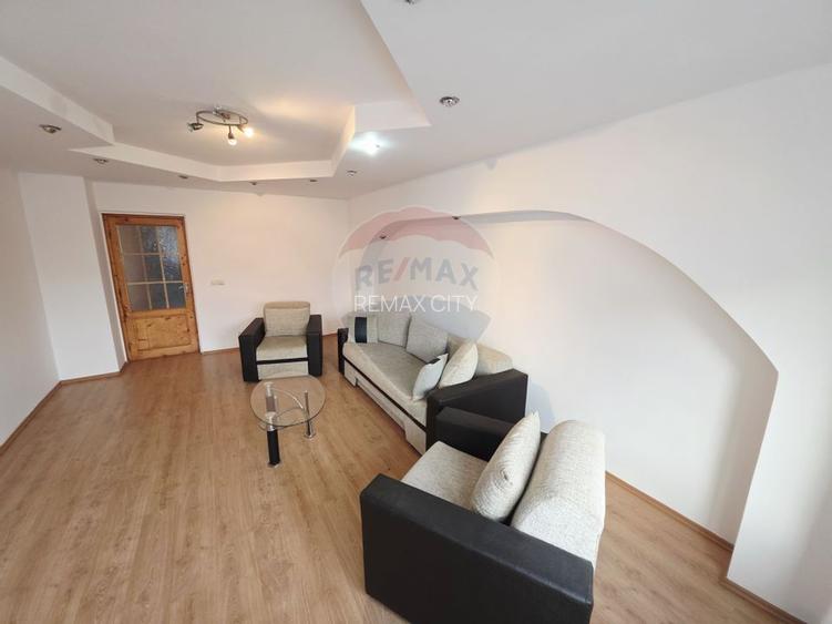Apartament cu 2 camere de vânzare în zona 1 Mai - 22