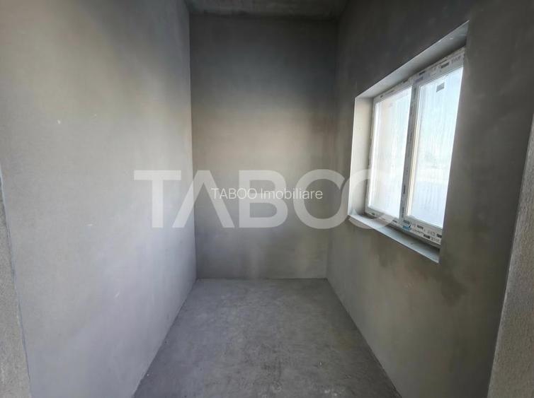 Spatiu Comercial de inchiriat cu 8 locuri de parcare - Vitrina 13 m - 6