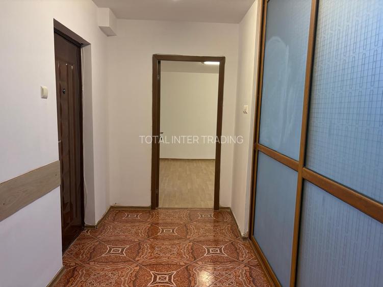 Vanzare-Sebastian, parc ,2 camere, 1/8, decomandat, bl. 95, liber, 118000 E - 14