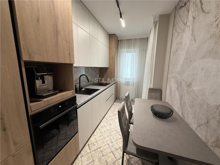 2 CAM , CENTRU PODU ROS PALAS , LUX - 33