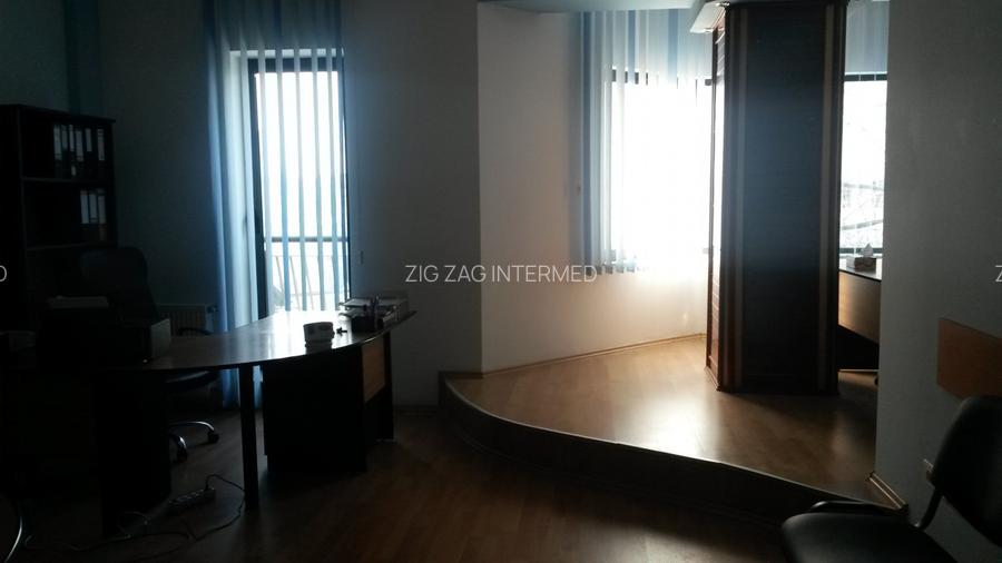 Bd. Mamaia, spatiu 40 mp., cladire de birouri - 3