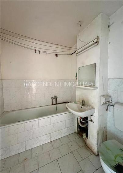 Apartament cu trei camere de renovat in Feldioara, Brasov - 8