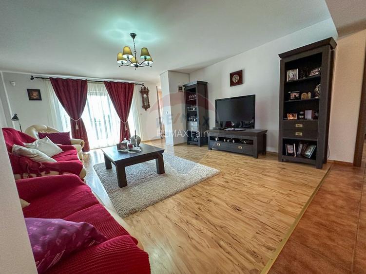 Vila de vanzare pe Str.Strugurilor/Terezian - 16