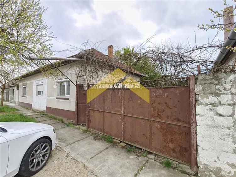 Casa la sol de vanzare in orasul Santana - 2