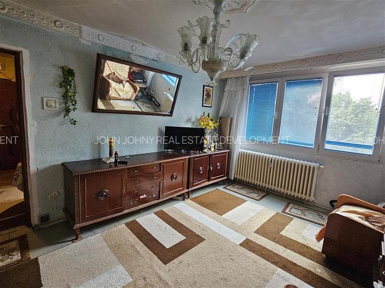 Apartament 3 camere decomandatStr. Uioara - 2