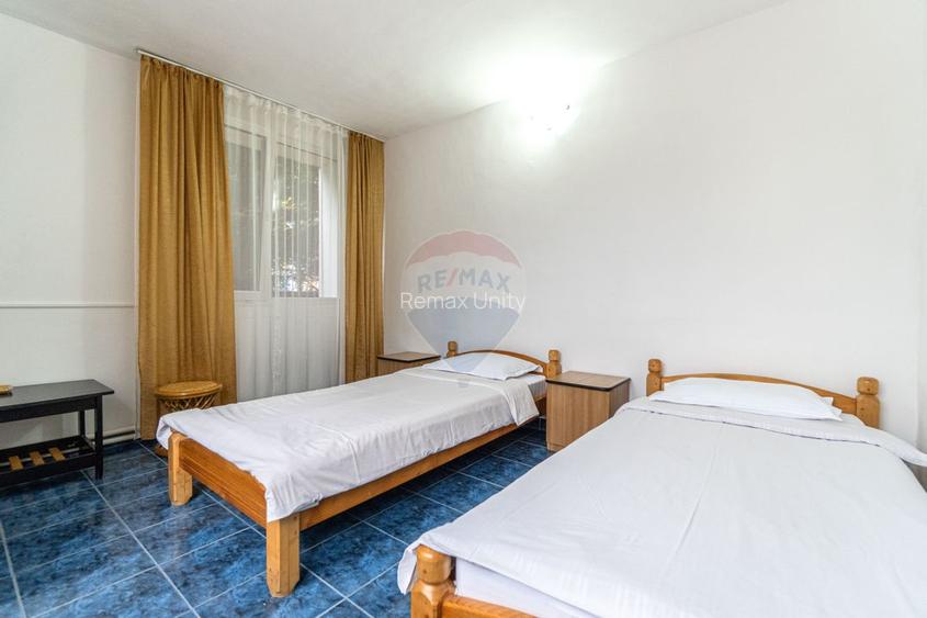 Unitate turistică cu 20 camere de vânzare în Timisu de Jos, DN1 - 6